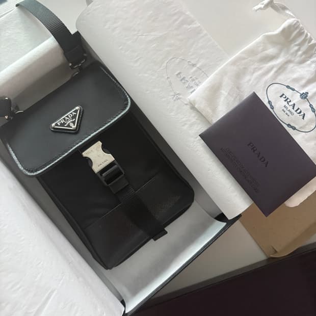 프라다 사파이노 레더 스마트폰 케이스 블랙 2ZH109 