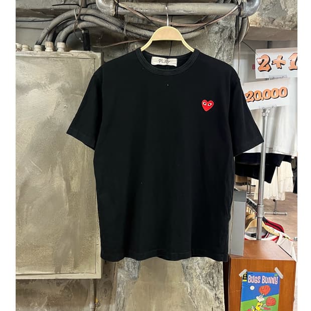 꼼데가르송 레드 하트 와펜 반팔티 블랙 M #csz3916