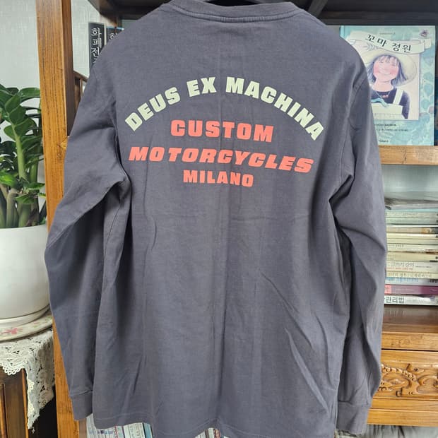 초희귀매물)데우스 롱슬리브 새거 팔아요 긴팔티 엑스 마키나 맨투맨 라지 