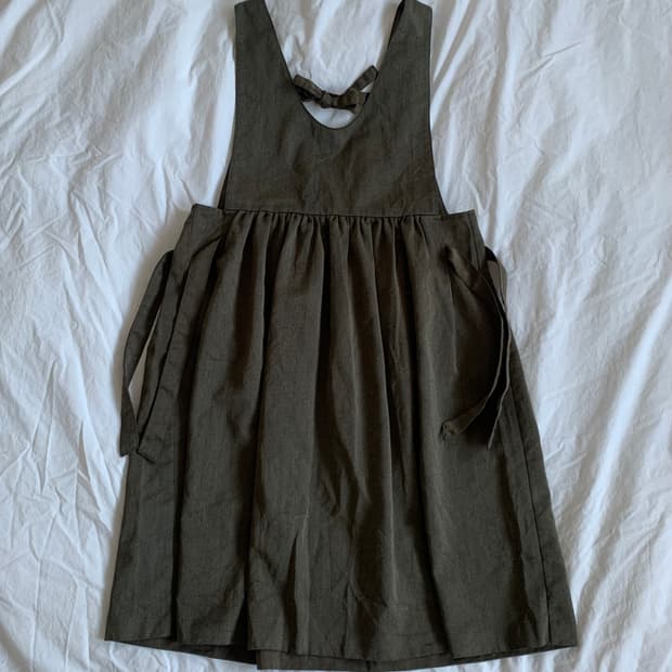 카키 에이프런 원피스