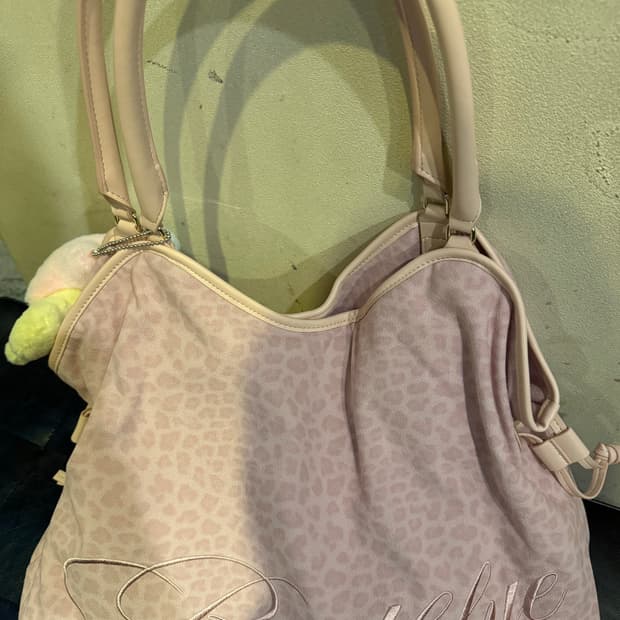 배드블루 백 레오파드 핑크색 