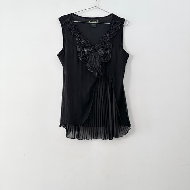 Rose neck beads sleeve blouse