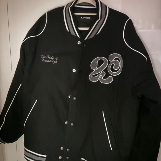 로어즈 바시티 자켓