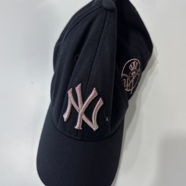 MLB pink ball cap