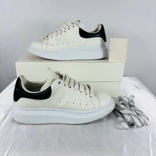 (정품)42.5알렉산더 맥퀸 오버솔 스니커즈 화이트블랙