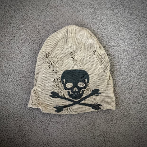 Grunge skull beanie