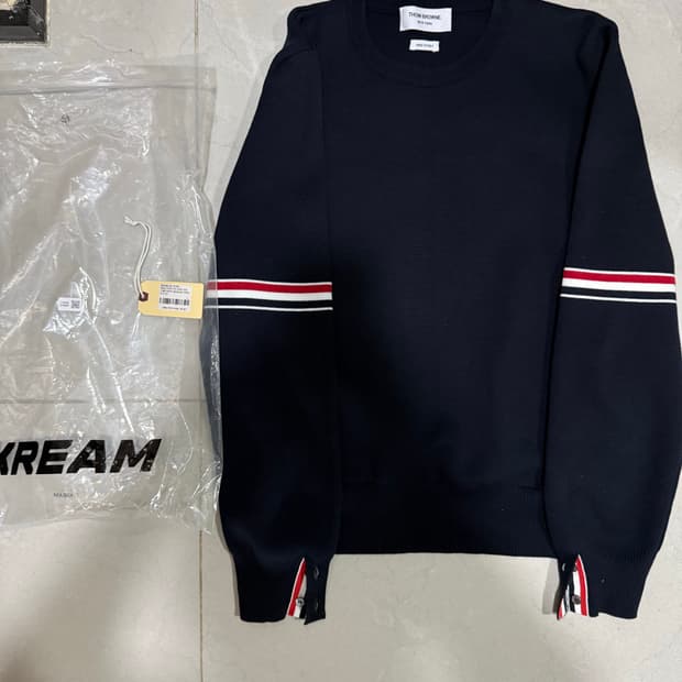 [당일출고,25FW]톰브라운 밀라노스티치 암밴드 니트