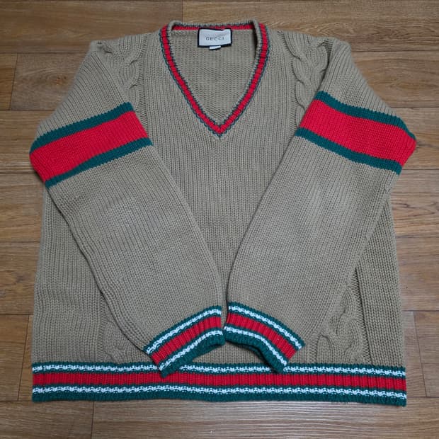 구찌 웹케이블 삼선 브이넥 니트