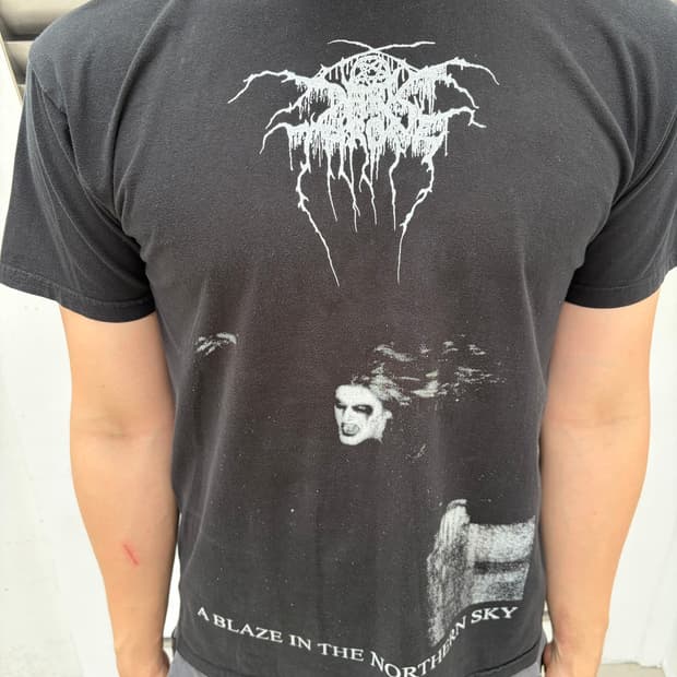 90s Dark throne 티셔츠