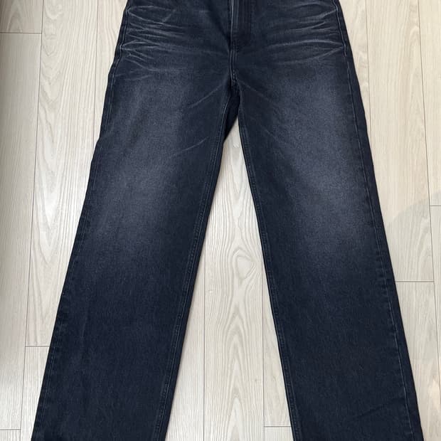 솔리드 옴므 블랙 루즈핏 데님 23ss