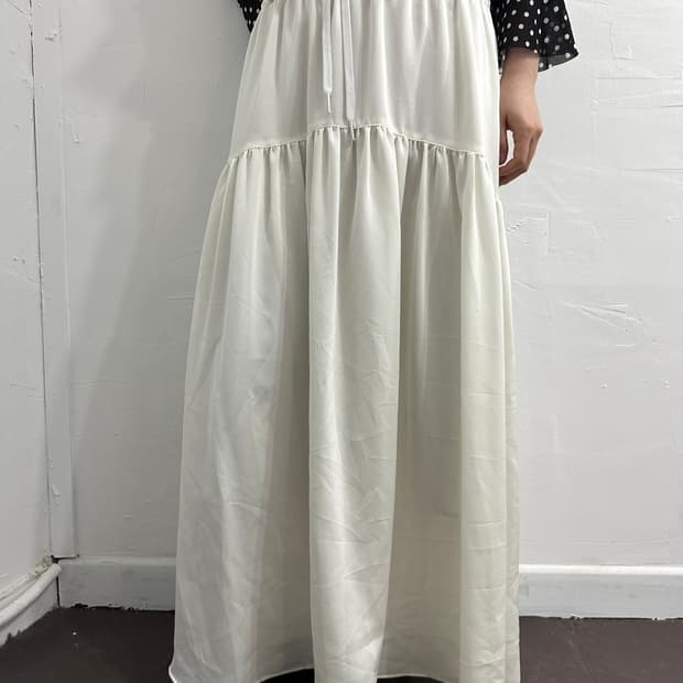 mary and vintage glossy white long skirt