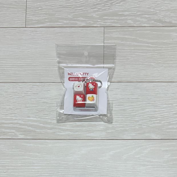 헬로키티 세븐일레븐 사각 키캡 키링