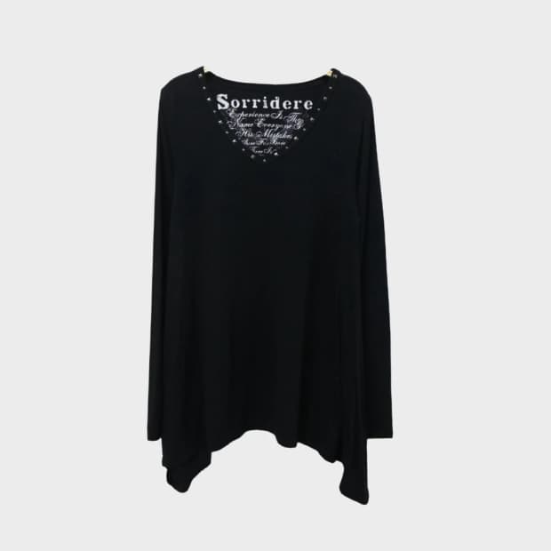 SORRIDERE  스터드 브이넥 레터링 언발 티셔츠 63601