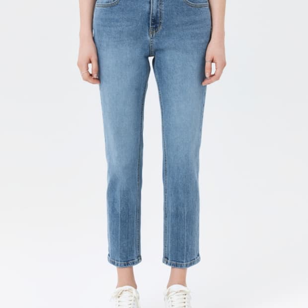 헤지스레이디 블루슬림 스트레이핏 데님팬츠 26사이즈