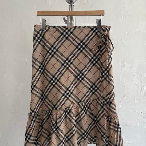 Burberry 버버리 블루라벨 베이지 노바체크 프릴 미디 스커트
