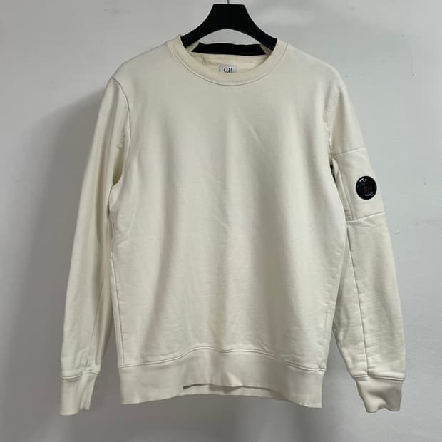 CP컴퍼니 렌즈 라운드 맨투맨 (on.137)