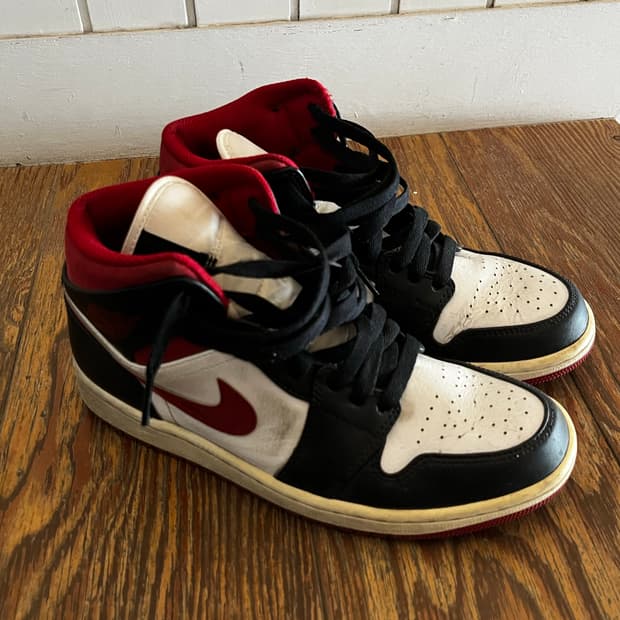 조던1 미드 짐레드 250