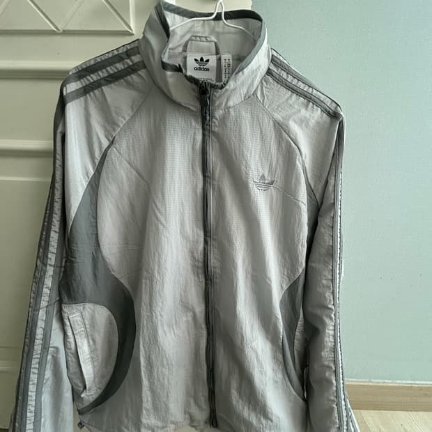 아디다스바람막이