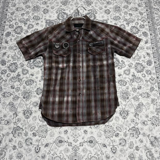 Create Barefoot check shirts