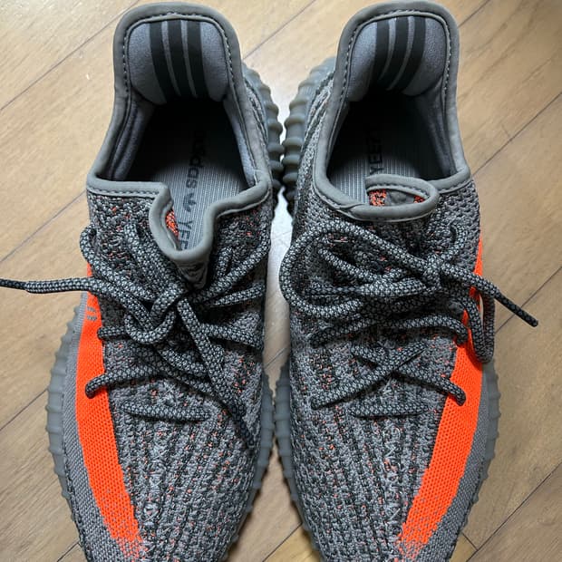 아디다스 이지 부스트 350 V2 벨루가 - 리플렉티브