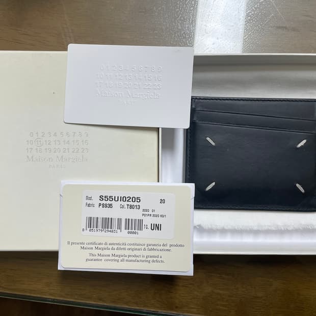 마르지엘라 카드지갑 박스 풀 구성