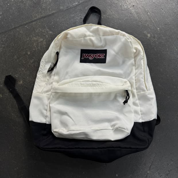 잔스포츠 화이트 백팩