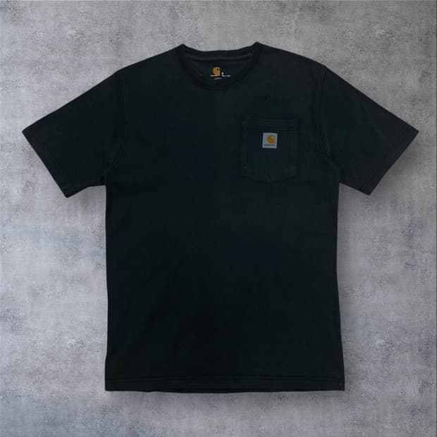 칼하트 포켓 박스 로고 차콜 반팔티