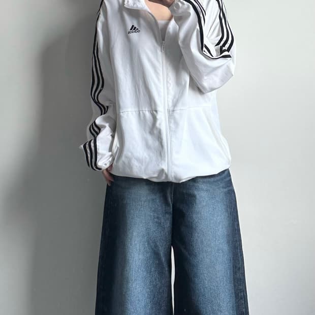 아디다스 이큅먼트 사이드라인 화이트 바람막이 자켓