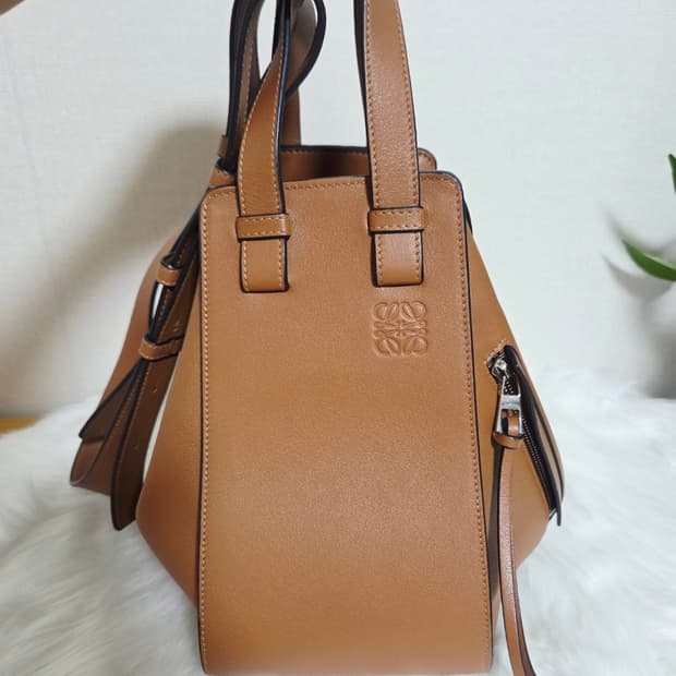 로에베 스몰 해먹 백(Small Hammock Bag)' 탄(Tan)