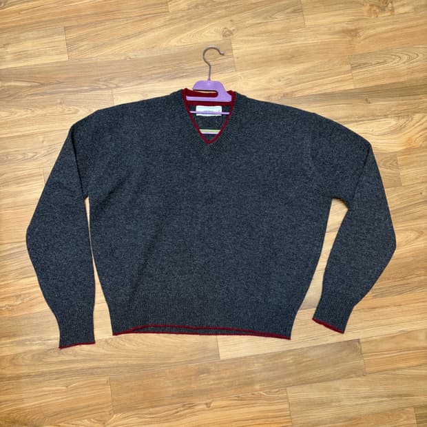 웨이비니스 브이넥 니트 사이즈 2