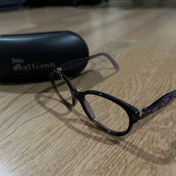 존 갈리아노 안경