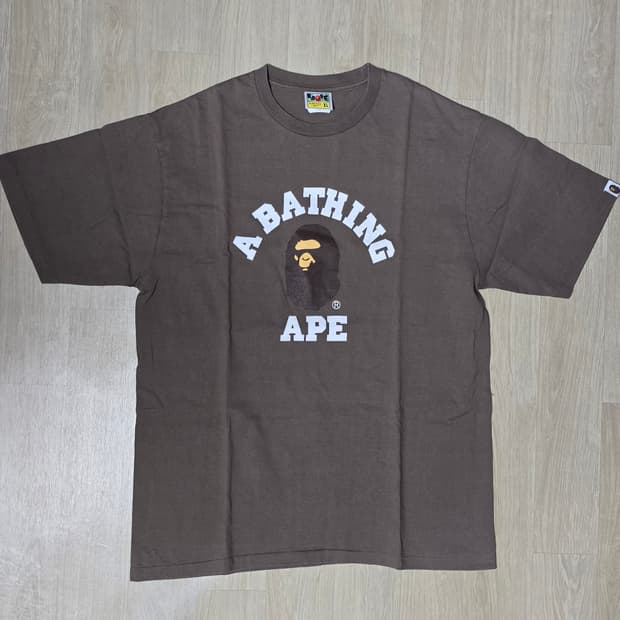 베이프 컬리지 브라운 티셔츠