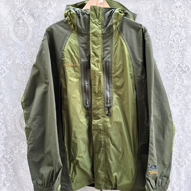 컬럼비아 티타늄 바람막이
