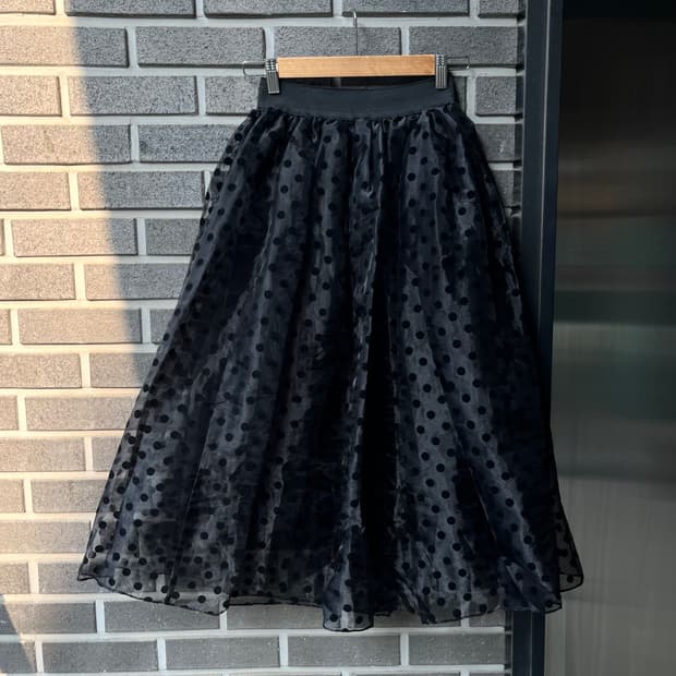 YUJUNE 도트 튤 스커트 블랙