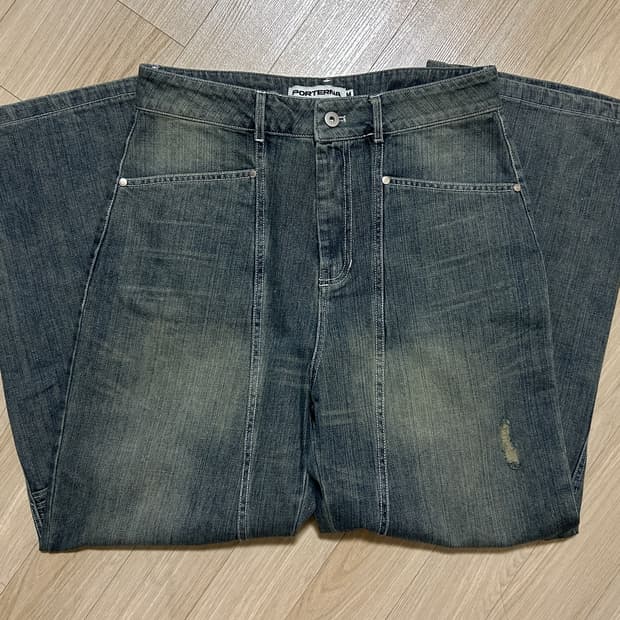 [1회 착용] 포르테나 CINCH BACK CURVED JEANS
