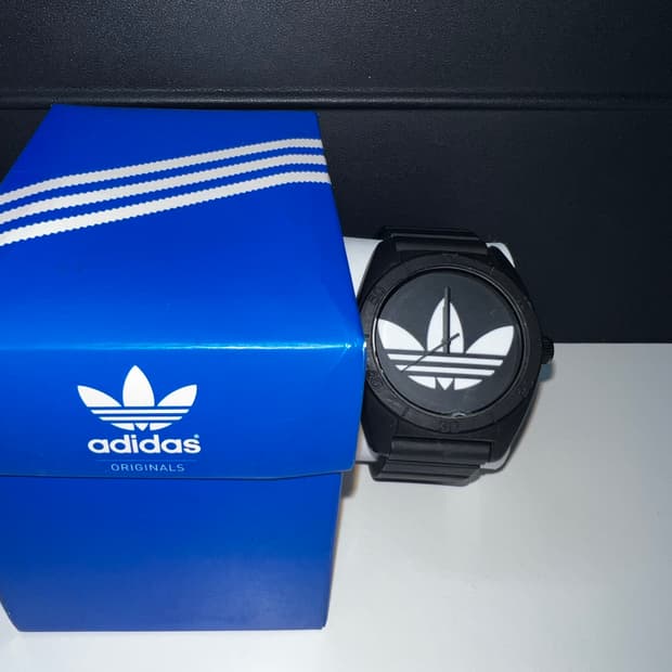 아디다스 시계