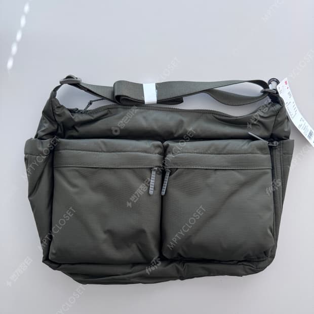 유니클로 멀티포켓 숄더백 카키