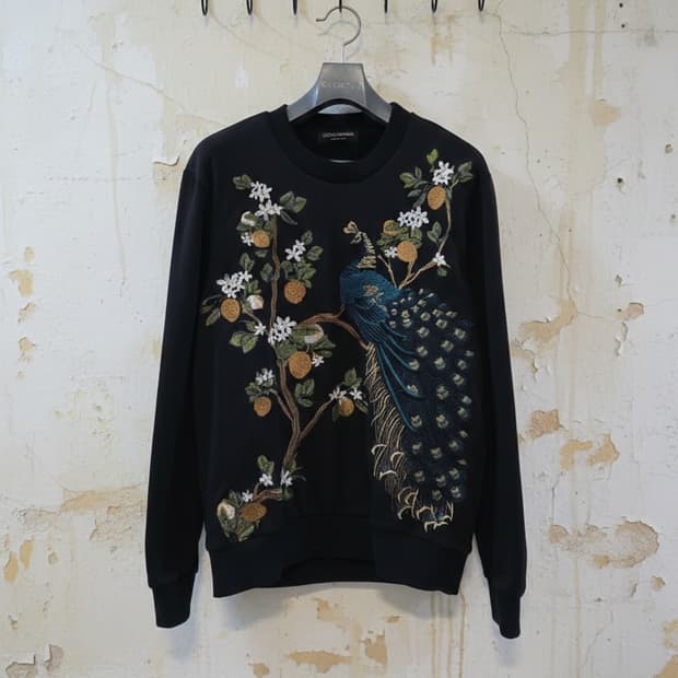 돌체앤가바나 공작새 자수 맨투맨 블랙 100