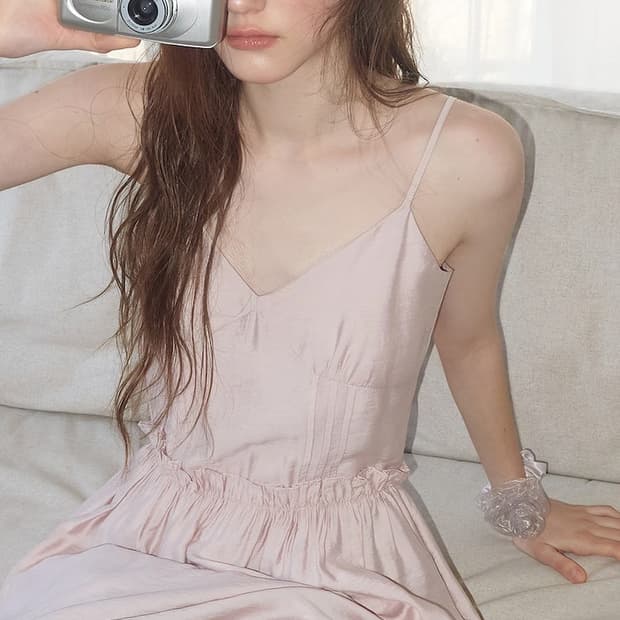 에트몽 슬립 크링클 프릴 미니드레스