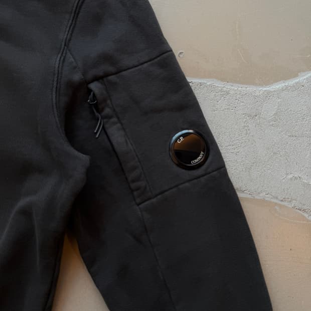 cp컴퍼니 가먼트다잉 스웻셔츠