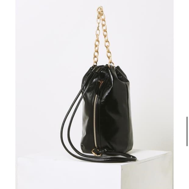 아떼 바네사브루노 블랙 숄더백