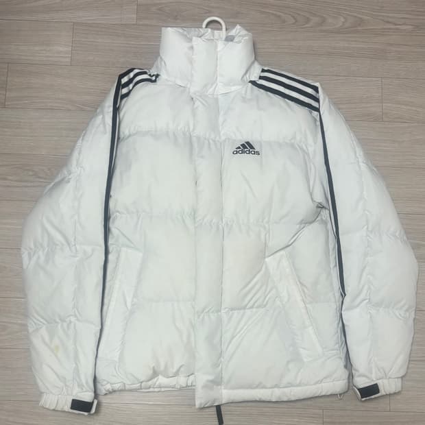 아디다스 패딩 화이트