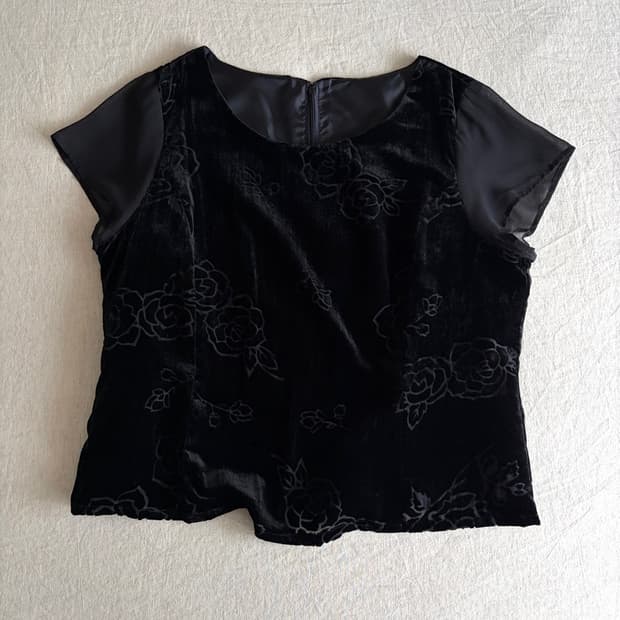velour rose patterned top