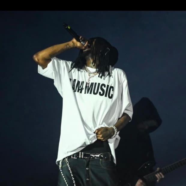 구매 )) 플레이보이카티 IAMMUSIC M사이즈 티 삽니다