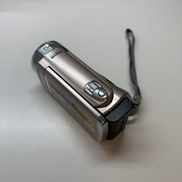 JVC GZ-E265 카리나 캠코더 동일 기종, 동일 색상🤍