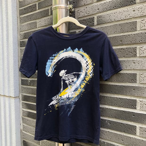 gap kids shark attack graphic tee