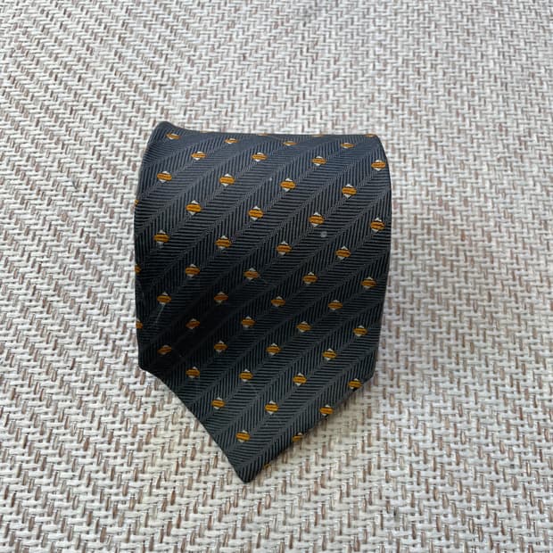 생로랑 그레이 넥타이 