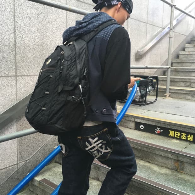 32)KAMURAL 후면 자수 셀비지 데님 팸츠