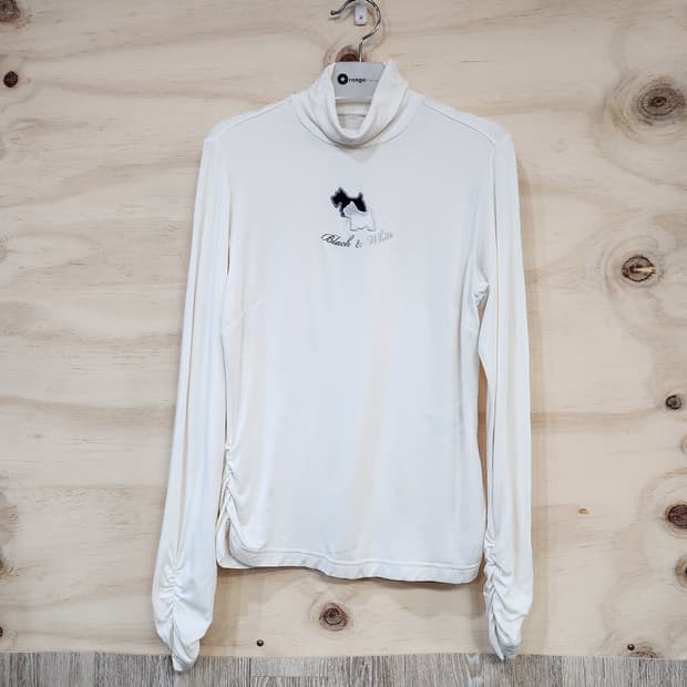 210) 블랙앤화이트 목폴라 티