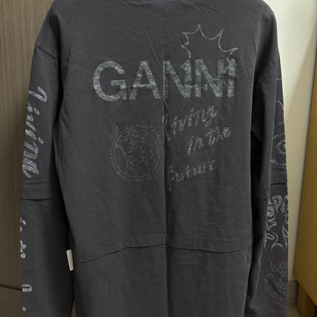 가니 ganni 그래픽 롱슬리브